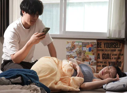 Gã đàn ông thích cảnh người yêu ngoại tình ngay trước mắt