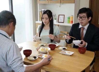 Con dâu banh vùng kín ra cho bố chồng phang
